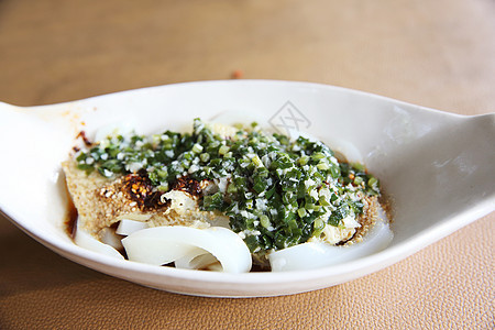 中国面汤食物牛肉美食白色肉汤盘子蔬菜拉面饮食午餐背景图片