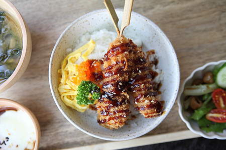 牛排 猪肉切口食物面包屑烹饪美食油炸午餐腰部餐厅蔬菜用餐图片