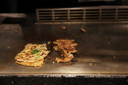 牛肉和蔬菜 日本日式烹饪美食食物厨师牛扒餐厅炙烤烧烤火焰水平炒饭图片