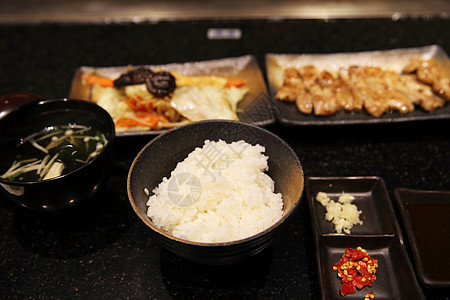 牛肉和蔬菜 日本日式烹饪炒饭烧烤牛扒餐厅食物厨师火焰美食炙烤水平图片
