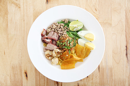 泰式泰国食用汤面面条餐厅筷子盘子早餐美食烹饪传统营养胡椒食物图片