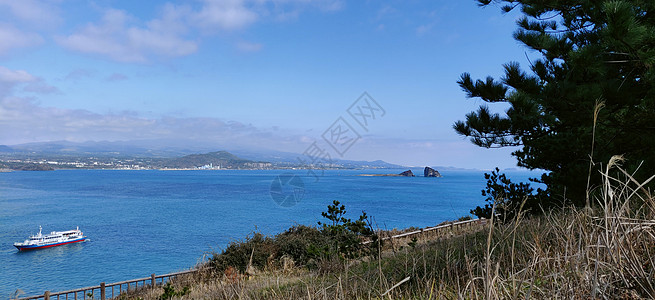 蓝海和天空的风景 从歌纳桑山看到船只图片