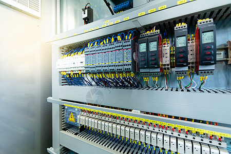 用于电力和配电的电气控制面板外壳 不间断 电压接线建造自动化控制电工力量金属技术员开关柜活力图片