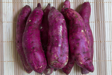 甜土豆白色红色蔬菜营养杂货店工作室照片块茎生产皮肤图片