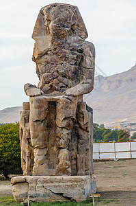 埃及卢克索市Memnon巨集雕刻文化旅行法老砂岩历史遗产考古学遗迹象形图片