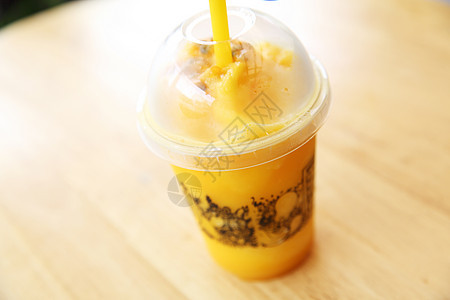 芒果frappe果汁白色奶昔水果叶子食物热带玻璃黄色美食饮料图片