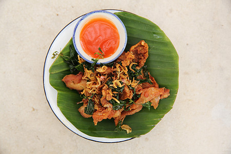 北泰式炸鸡脆皮饮食盘子木头食物营养桌子小吃鸡腿油炸图片