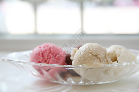 冰淇淋喜悦牛奶香草味道甜点巧克力美食食物木头奶制品图片