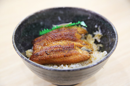 木本面日本食物的unadandon大学餐厅海鲜美食炙烤用餐午餐教师木头图片