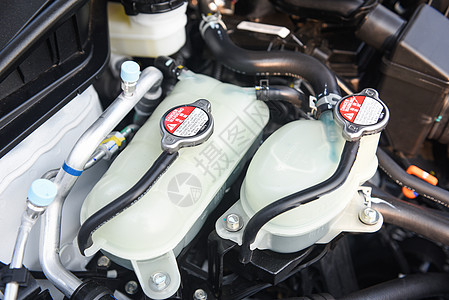冷却液汽车发动机细节  机器新发动机马达的特写燃料曲轴柴油机维修腰带阀门车辆引擎冷却剂金属图片