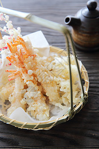 日本食物 虾汤波拉小吃油炸白色餐厅黄色对虾金子海鲜蔬菜盘子图片