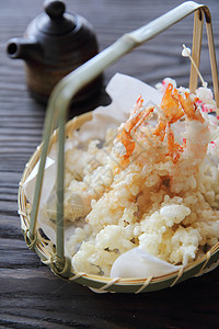 日本食物 虾汤波拉盘子餐厅白色金子美食海鲜油炸蔬菜对虾午餐图片