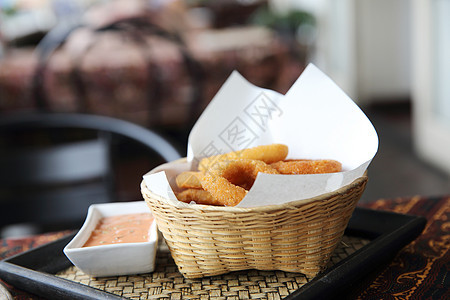 洋葱环意大利食品桌子面包屑美食面糊蔬菜午餐戒指小吃食物油炸图片