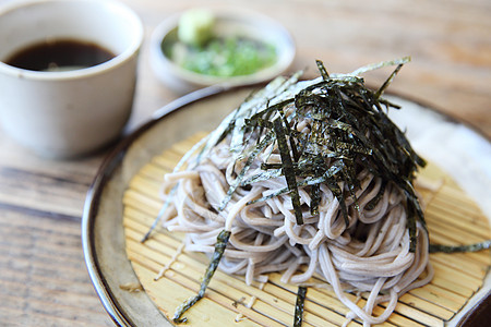以木头背景 日本食物为食竹子餐厅骨头烹饪筷子午餐盘子美食文化面条图片