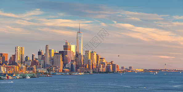 纽约市中城曼哈顿日落天窗全景观天际城市建筑物港口商业反射地标建筑天空全景图片