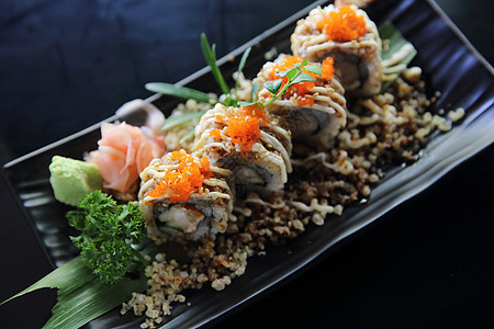 鸡尾大虾寿司白色食物蔬菜绿色叶子盘子午餐美食小吃奶油图片