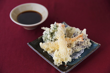 日日食白色盘子香菜油炸食物午餐饮食柠檬小吃黄色图片