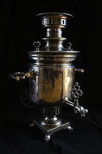 用于开水和泡茶的金属容器 俄罗斯图片