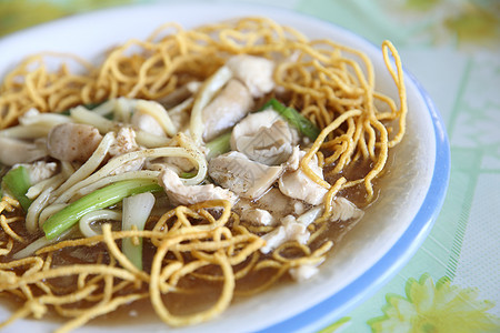 面包卷饼和肉汁面条蔬菜午餐盘子猪肉美食烹饪乌贼海鲜油炸洋葱图片