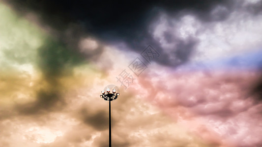 电力电柱和创辉奇幻 sk场地体育场天空运动力量玻璃蓝色光灯风暴活力图片
