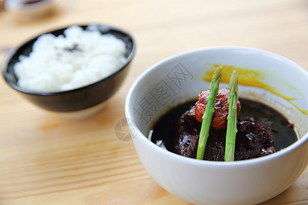 日式日本口型的牛胸猪肚猪肉皮肤美食午餐盘子筷子蒸汽营养烧烤胡椒图片