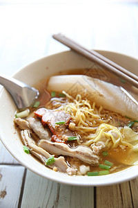 泰式泰国食用汤面面条传统美食饮食蔬菜食物午餐餐厅烹饪筷子营养图片