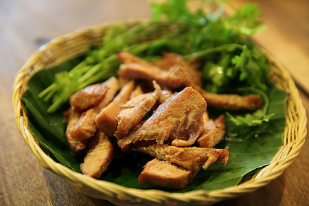 煎猪肉胡椒白色美食午餐蔬菜食物盘子餐厅肉片油炸图片