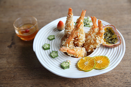 泰式的弗里德虾烹饪小吃贝类海鲜油炸用餐团体甲壳动物盘子图片