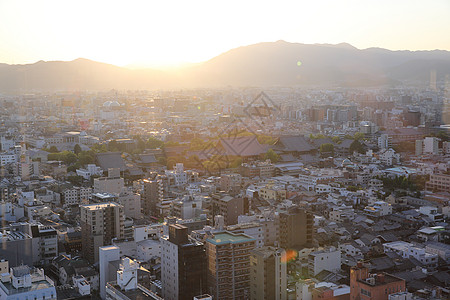 车站看手机京都 日出时的日本城市风景中心公共汽车仓库场景建筑物风景车站日落地标城市背景