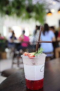 草莓汽水薄荷食物叶子液体反射苏打玻璃饮料热带稻草图片