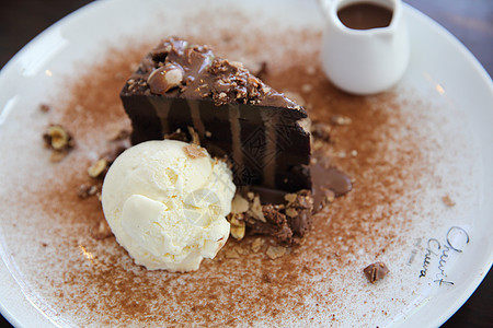 黑巧克力蛋糕和香草冰淇淋食物咖啡杯可可盘子甜点白色图片