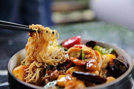 中国面条 炸鸡花生蔬菜食物美食肉汤白色牛肉花生饮食午餐盘子图片
