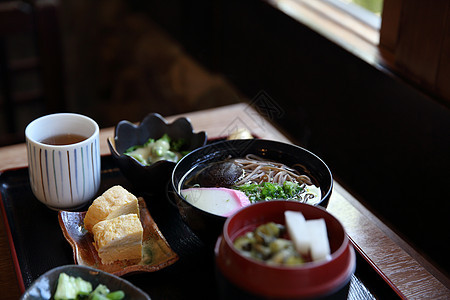 日式意大利食品烹饪美食午餐蔬菜餐厅筷子棕色洋葱食物面条图片