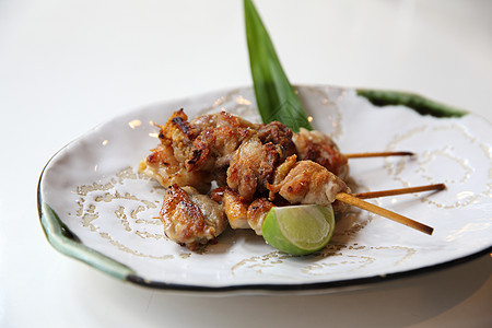 鸡尾薯和盐 日本食物午餐烧烤烹饪美食炙烤盘子菜肴白色美味文化图片