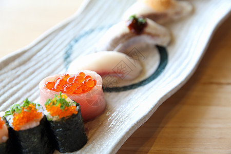 日本黄蜂寿司 哈马奇寿司 日本食物尾巴餐厅海鲜黄尾白色黄色鱼片美食寿司背景图片