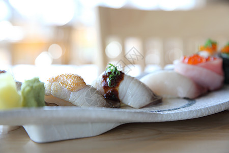 日本黄蜂寿司 哈马奇寿司 日本食物白色黄尾海鲜美食鱼片黄色寿司尾巴餐厅图片