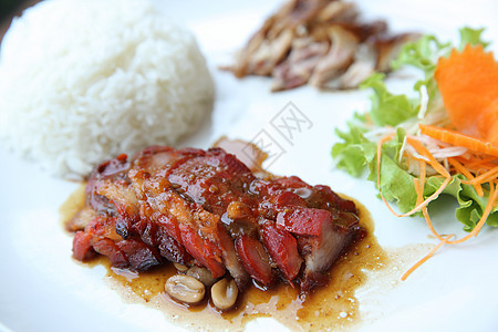 中国菜 烧猪肉和大米午餐美食餐厅红色黄瓜用餐盘子食物烧烤图片