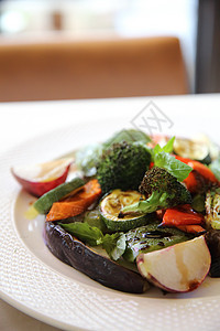 烧烤蔬菜 含巴沙麦午餐美食红色盘子洋葱香脂炙烤食物辣椒萝卜图片