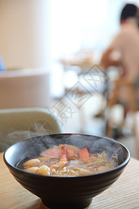 拉面海鲜 日食餐厅白色食物面条盘子辣椒红色蔬菜美食午餐图片
