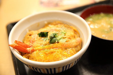 大米和汤 日本食物的螃蟹和鸡蛋海藻海鲜红色白色稀饭美食釜饭大学教师图片