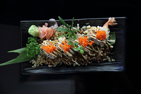 鸡尾大虾寿司小吃食物白色盘子美食海鲜油炸叶子午餐奶油图片