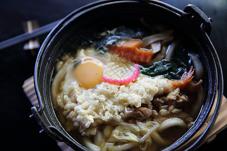 日元日本食物日本食品洋葱大豆火锅菠菜油炸美食面条盘子午餐餐厅图片