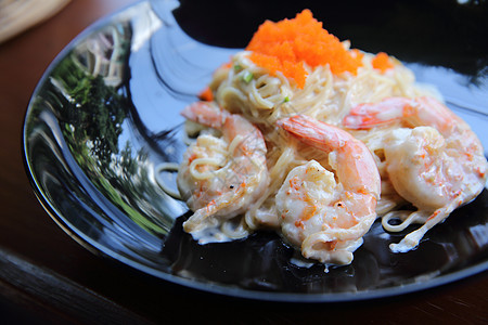 面虾和白盐水白色对虾美食香菜食物海鲜午餐小龙虾盘子面条图片