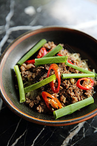 炒猪肉和面条蔬菜油炸午餐辣椒肉丸香菜美食洋葱胡椒食物图片