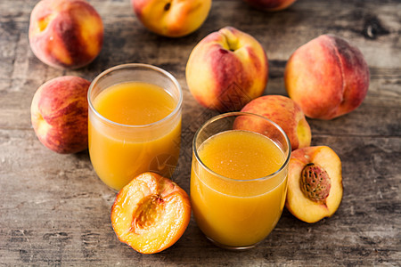 玻璃中天然桃汁早餐饮食果汁营养杯子水果液体食物图片
