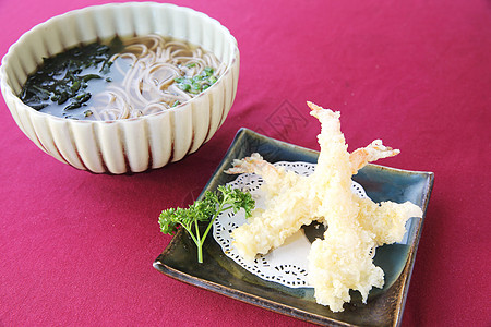 面条和炸虾烹饪宏观午餐面粉大豆油炸食物竹子筷子蔬菜图片