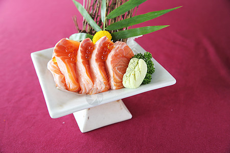 生鱼鱼肉文化美味木头橙子盘子美食鱼片午餐寿司饮食图片