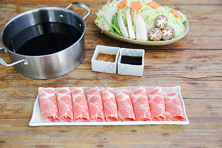 牛肉shabu shabu餐厅白色用餐红色美食蔬菜猪肉盘子烹饪食物图片