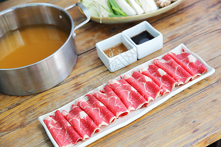 牛肉shabu shabu食物白色牛肉烹饪盘子猪肉用餐餐厅红色蔬菜图片