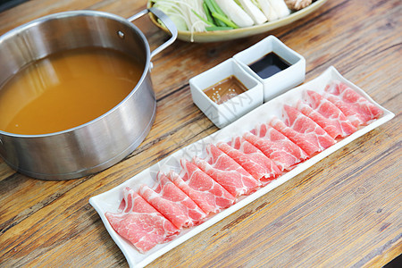 牛肉shabu shabu餐厅用餐牛肉烹饪蔬菜红色食物猪肉盘子美食图片